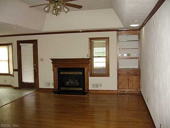 4th image of 17245 Longview Dr