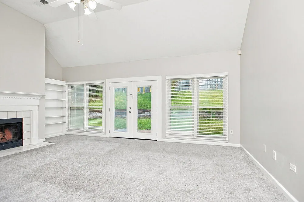 3 bed, 2.0 bath, 1869 sqft, $1,820 — Photo 3