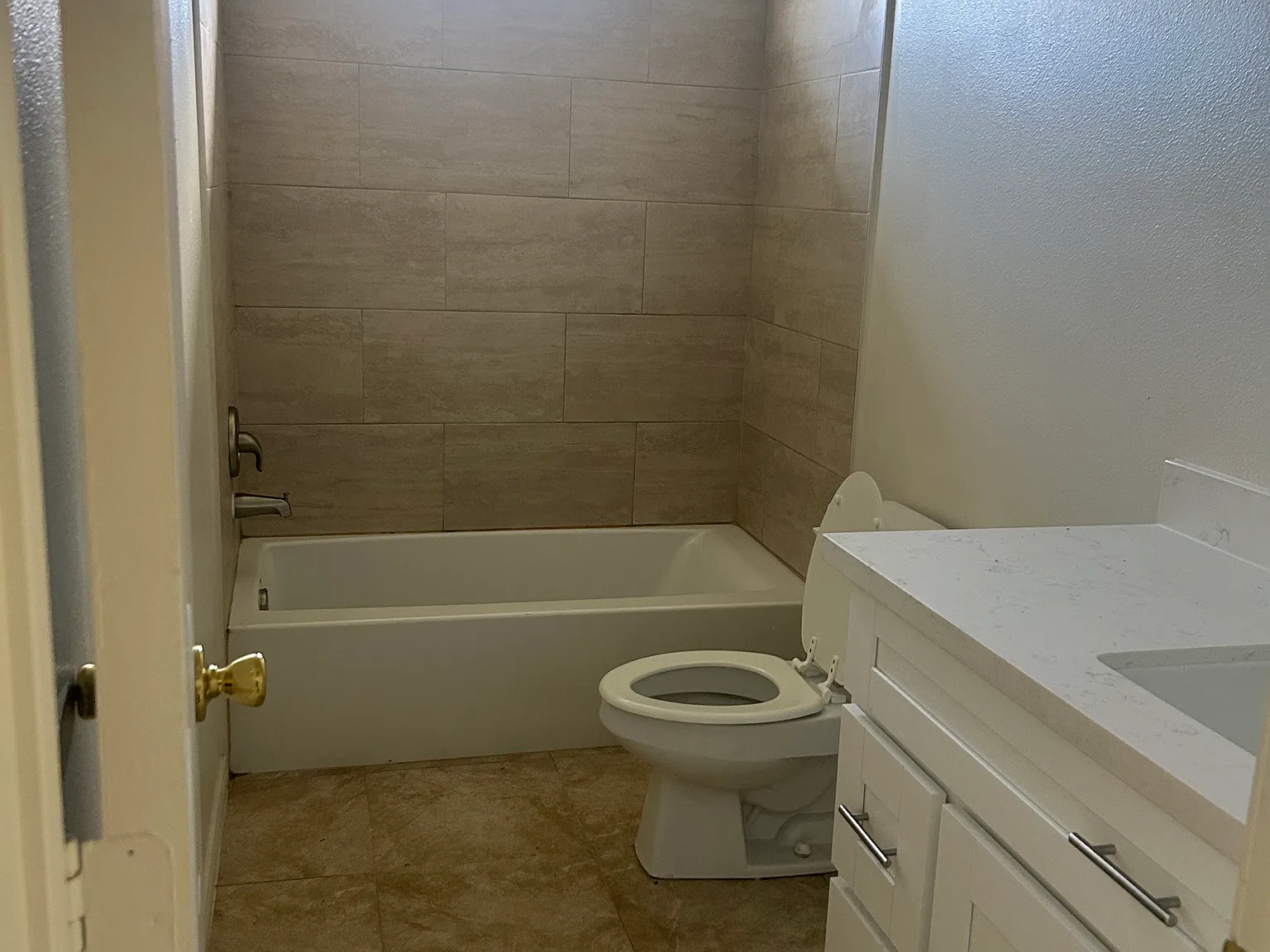 2 bed, 1050 sqft, $1,500 — Photo 4
