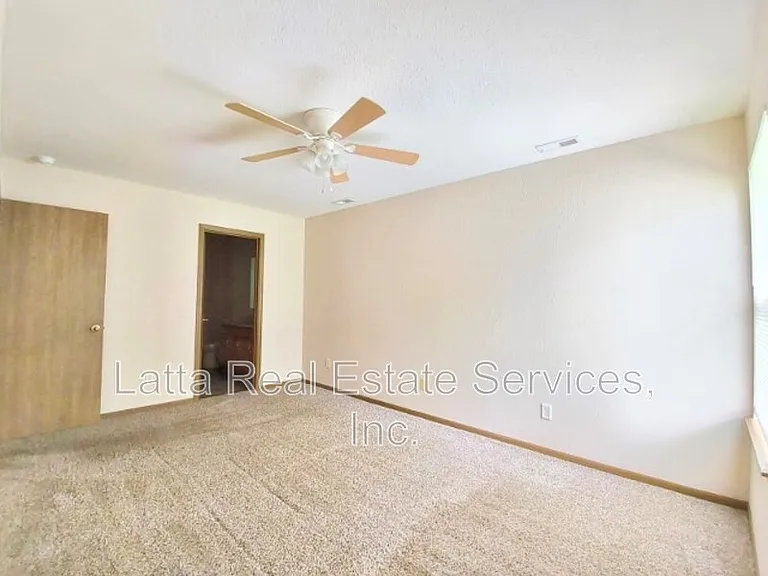 715 W 26th St #B — Photo 8