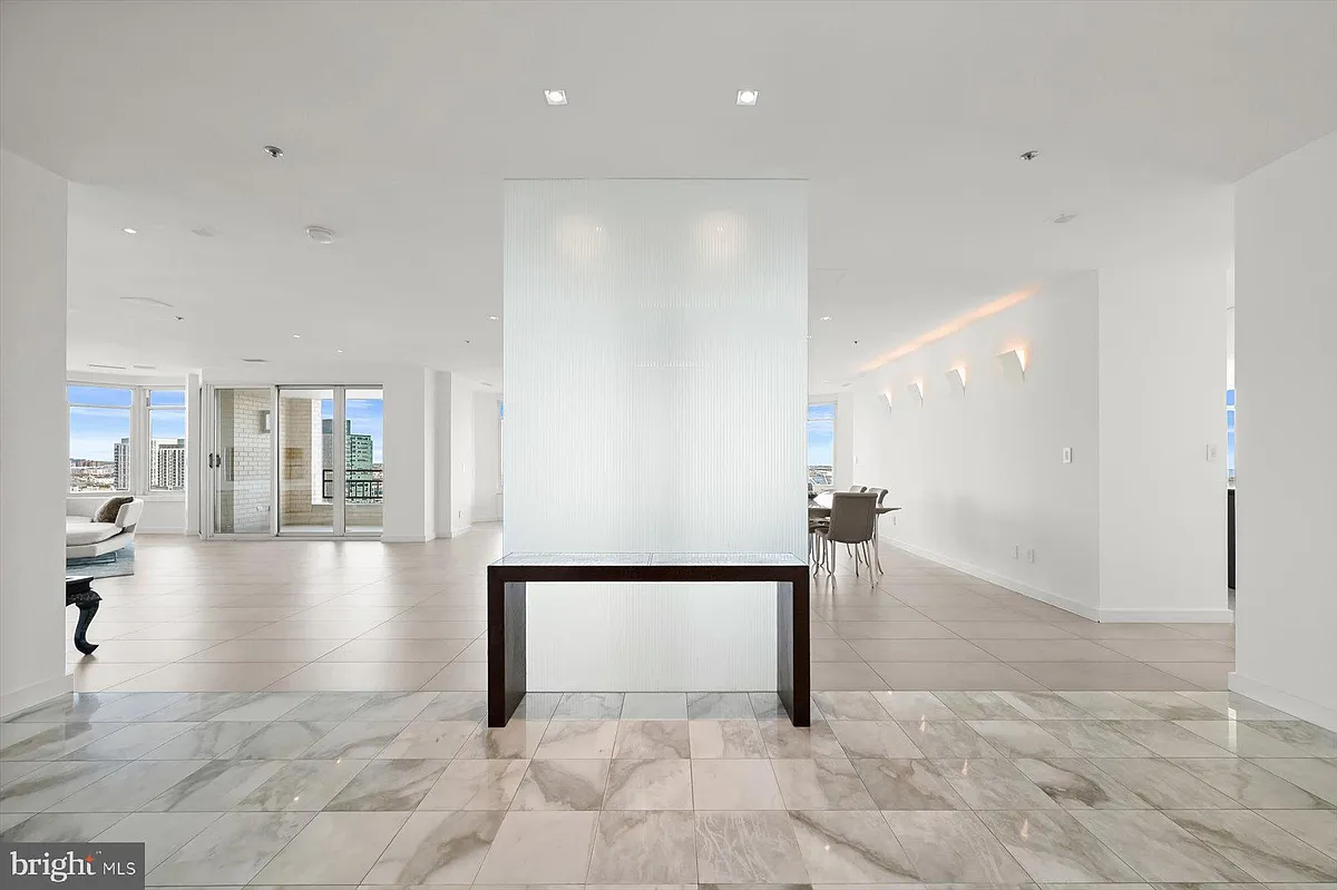 Building Photo - 100 Harborview Dr #1901