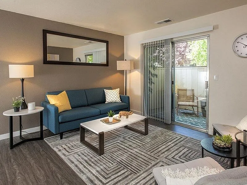 Parkwood Apartments — Photo 3