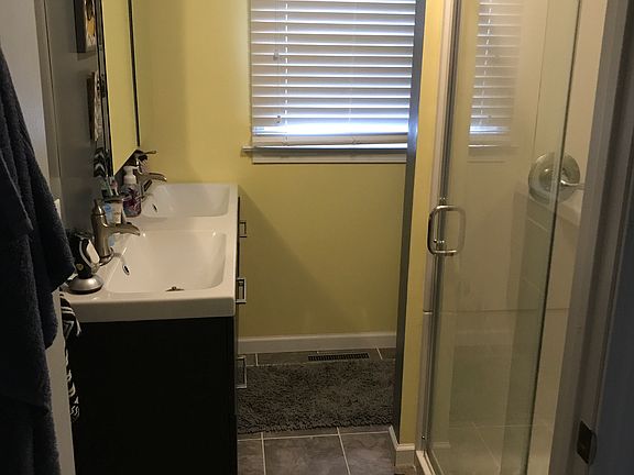 Upstairs bathroom 