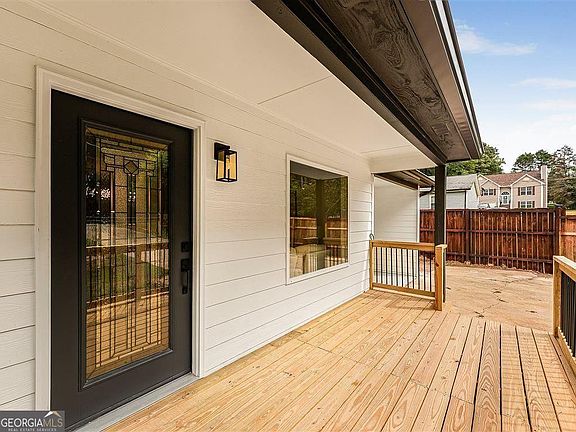 3rd image of 531 Carlton Rd