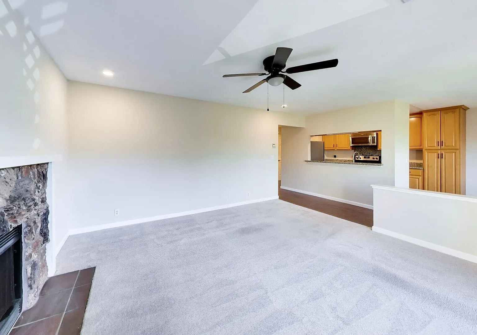 Bright & Spacious Top-Floor Condo with Resort-Style Amenities! — Photo 4