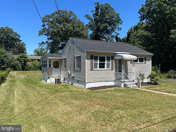 2nd image of 10 Spring Knoll Dr
