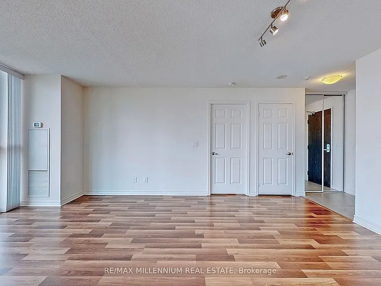 25 Lower Simcoe St #1508 — Photo 7