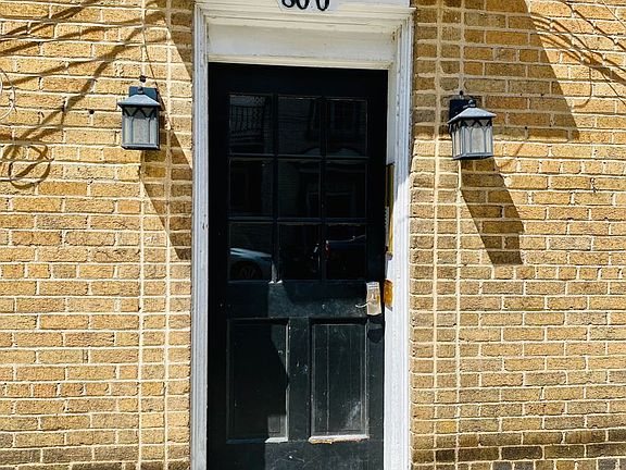3rd image of 800 N Sheppard St APT 12