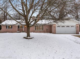 5558 Meadow Ln, Shelby Township, MI 48316