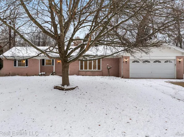 5558 Meadow Ln, Shelby Township, MI 48316