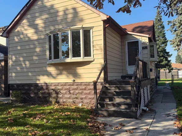 1236 Sycamore St, Wyandotte, MI 48192