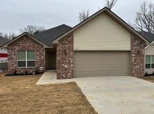 1301 Lee Mac Dr, Jacksonville, AR 72076