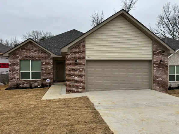 1301 Lee Mac Dr, Jacksonville, AR 72076