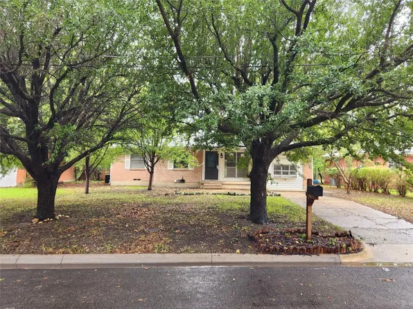 908 Monterey Dr, Denton, TX 76209