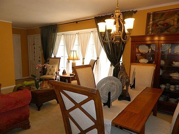 5th image of 2727 Briarhurst Dr APT 17