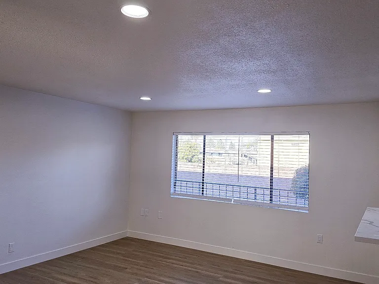 3910 E 11th St #2 — Photo 35