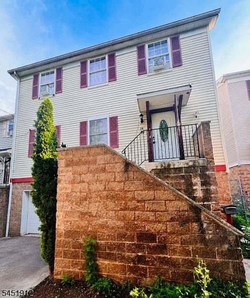 1st image of 16 Victoria Ave