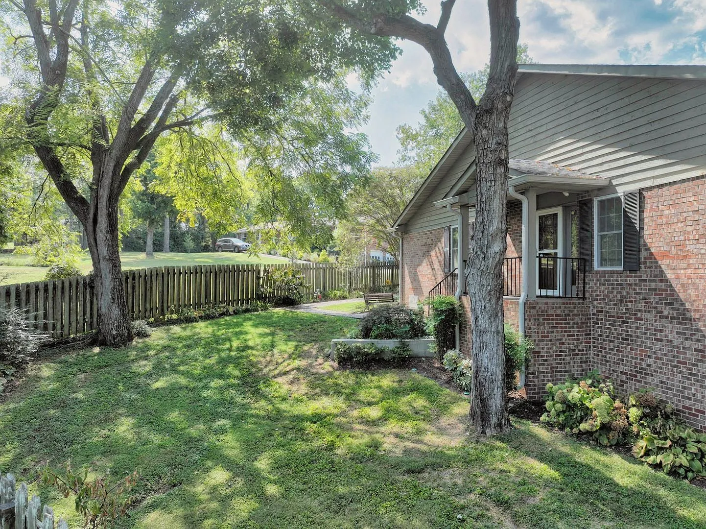 Tranquil End-Unit Nashville Townhome with Private Deck, 2-Car Garage & Modern Updates — Photo 4