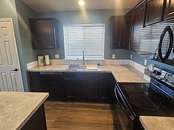Kitchen with new sink/facet