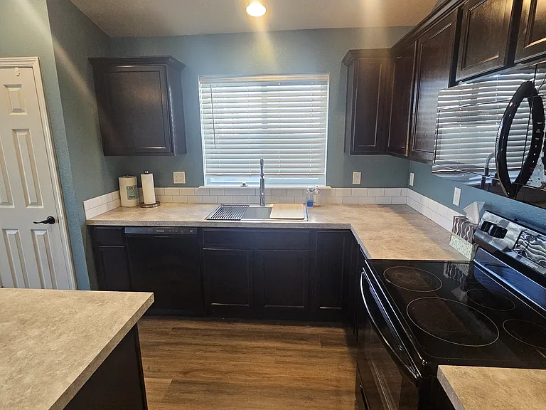 Kitchen with new sink/facet