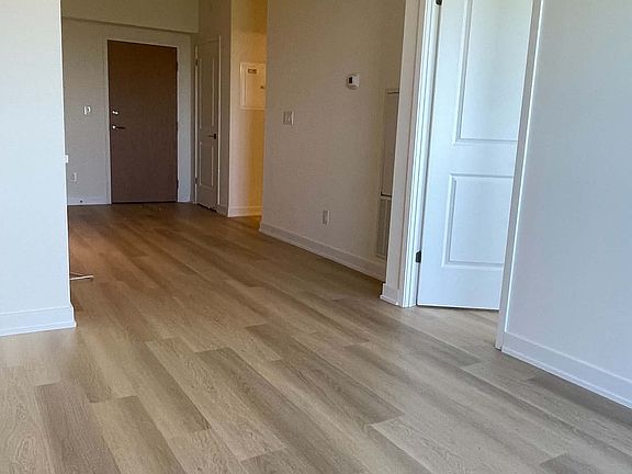 5th image of 2825 Jane St #813