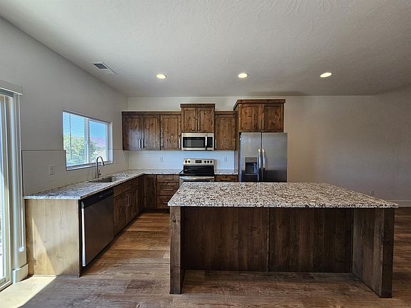 4th image of 435 N Stone Mountain Dr #20