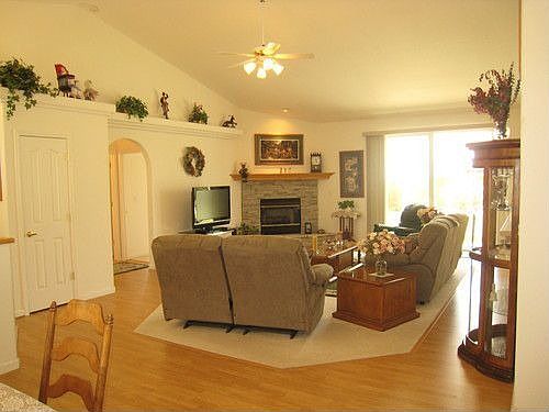 4th image of 942 Sweetwater Dr