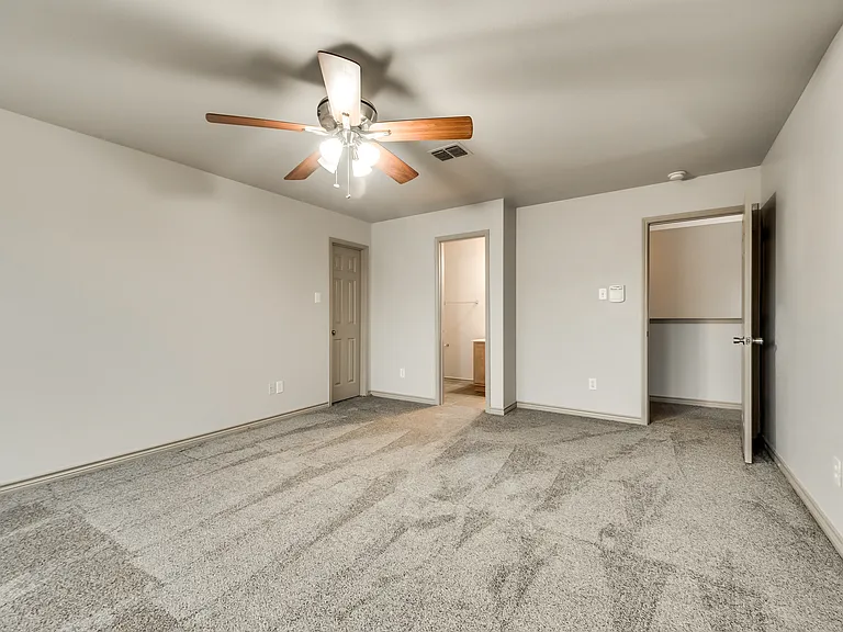 2424 Emerald Ln — Photo 14