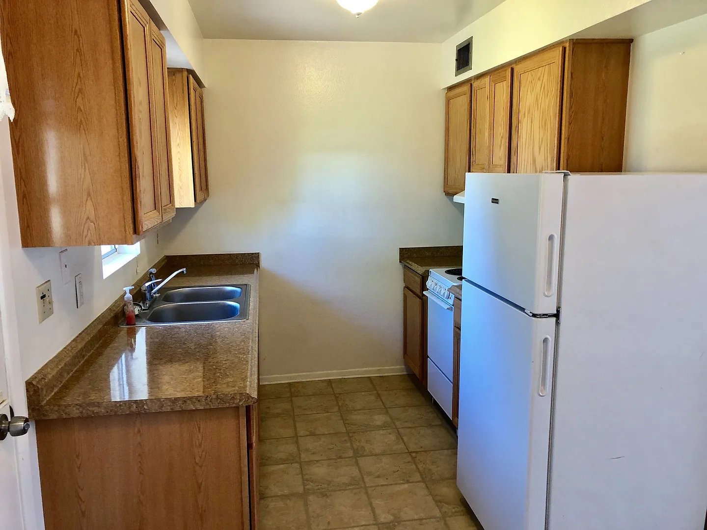 1943 Florence Ave — Photo 3