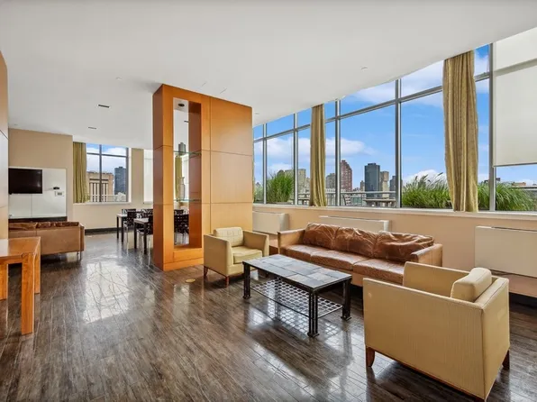 425 Main Street image 8 of 21