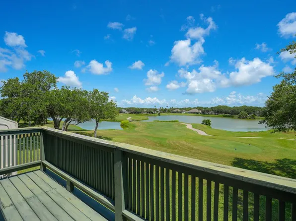 302 Saint Andrews St APT F-202, Rockport, TX 78382