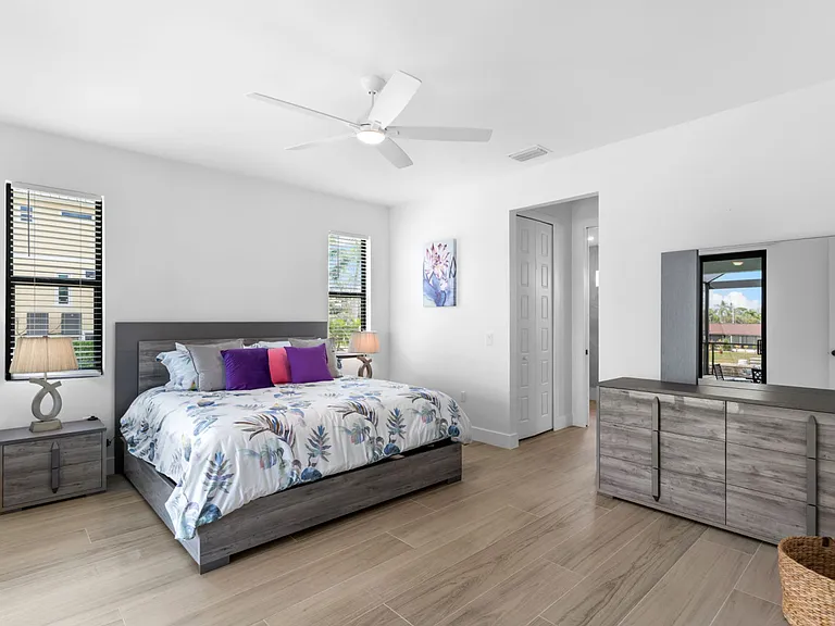 4814 Regal Dr — Photo 6