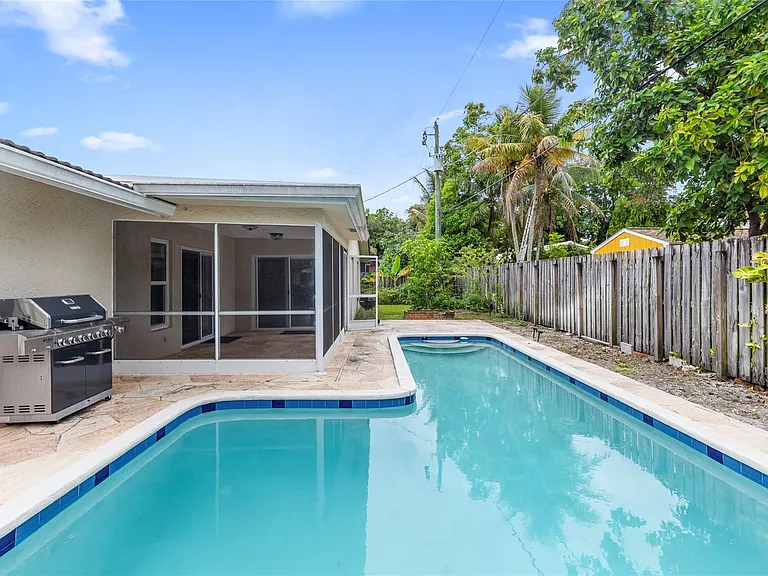 4112 NW 78th Ln — Photo 17