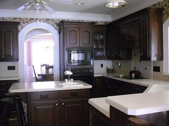 2nd image of 107 Crescent Cove Dr