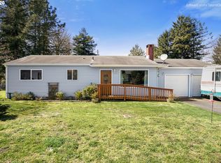 200 Hummingbird Ln, Tillamook, OR 97141