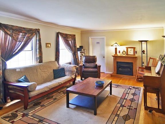 2nd image of 1854 Wellbourne Dr NE