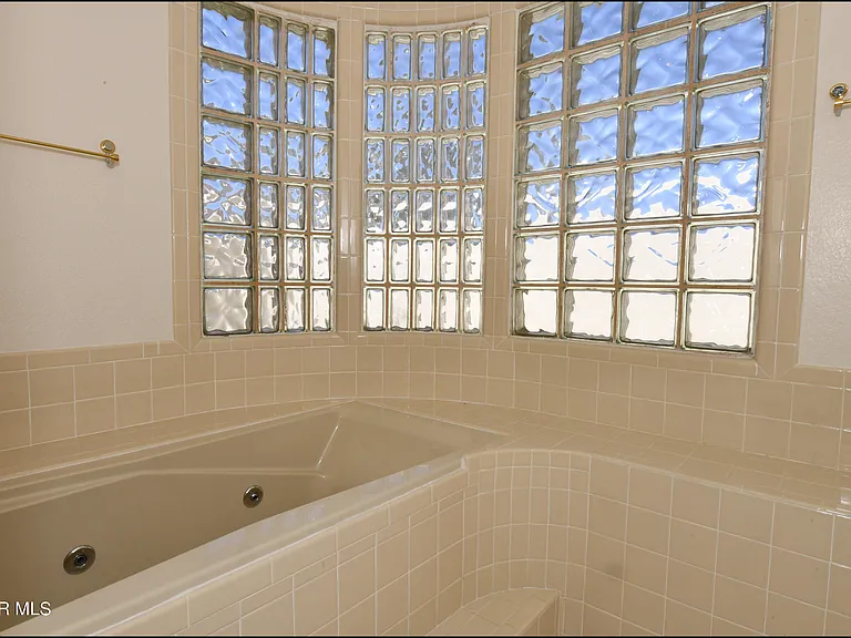 1004 Los Jardines Cir — Photo 24