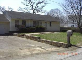 16 Essex Cir, Shirley, NY 11967