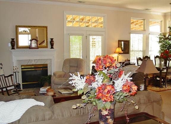 5th image of 2428 Bayview Dr