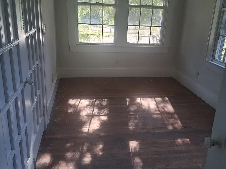 215 Maple St — Photo 15