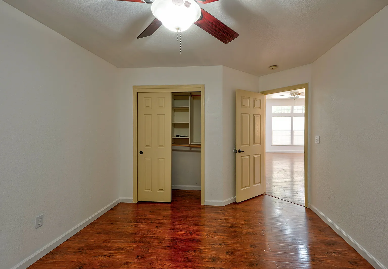 3 bed, 1939 sqft, $2,800 — Photo 2