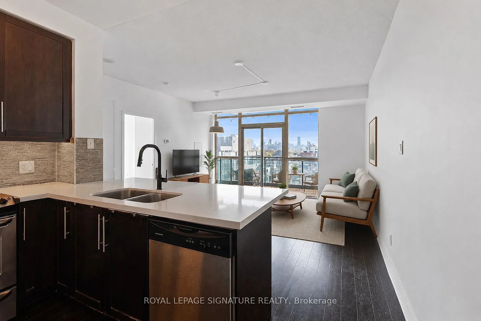 Bohemian Embassy Lofts — Photo 1