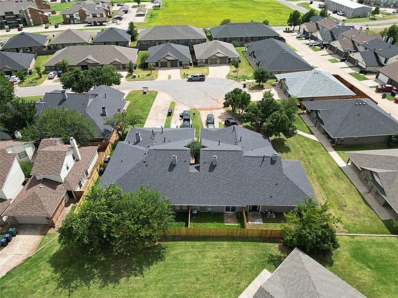 4th image of 415 Vail Cir