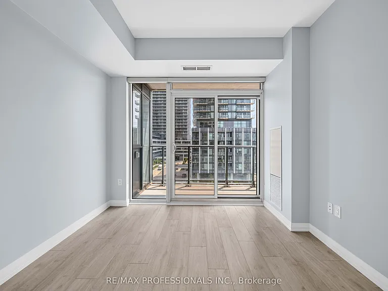 9000 Jane St #522 — Photo 9