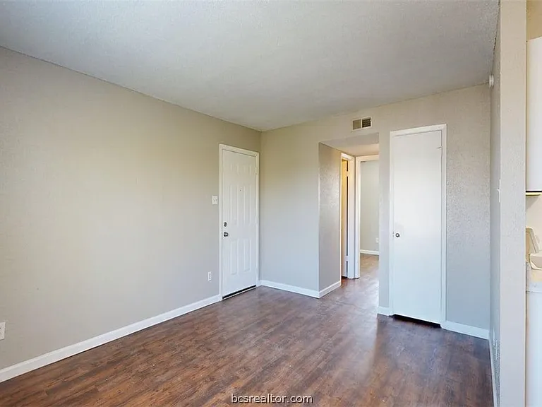 806 Oran Cir #G — Photo 4