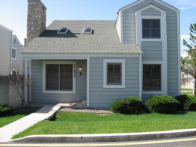 Detached 3 bdrm/3bath patio home with deck area