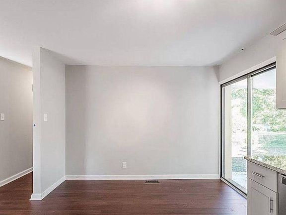 4th image of 3525 Arlington St