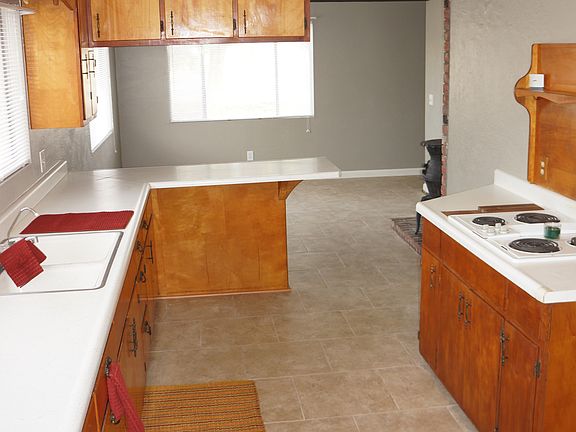 Kitchen & Dining Area