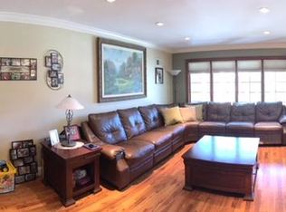 195-14 37th Ave #1, Flushing, NY 11358