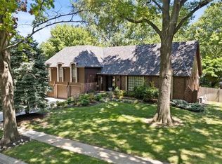 10077 Hemlock Dr, Overland Park, KS 66212